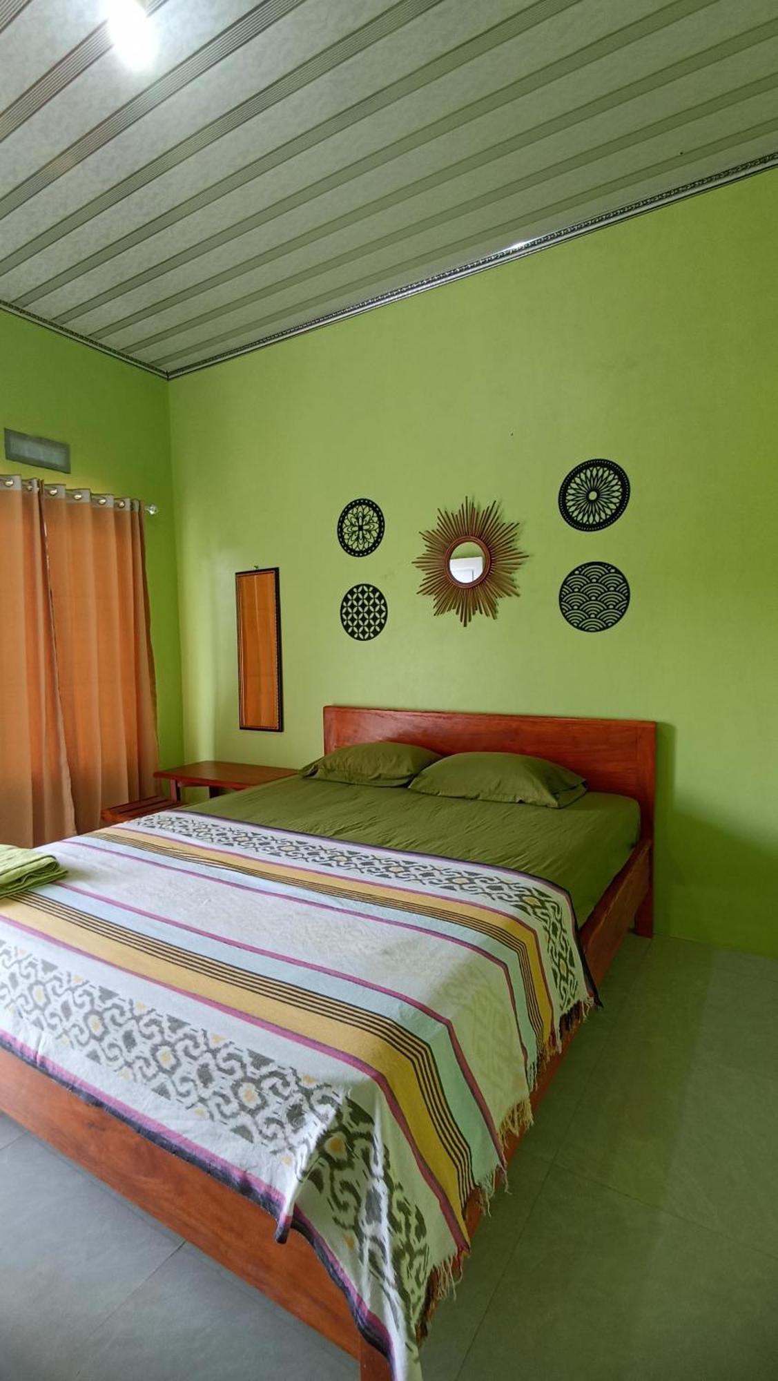 Loyal Friend Hostel Karimunjawa-Inseln Exterior foto