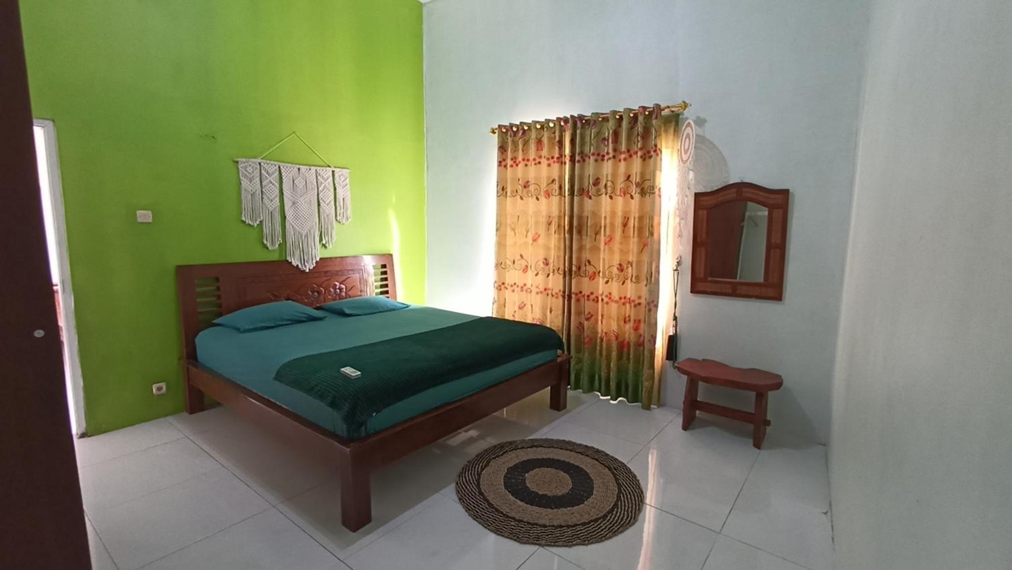 Loyal Friend Hostel Karimunjawa-Inseln Zimmer foto