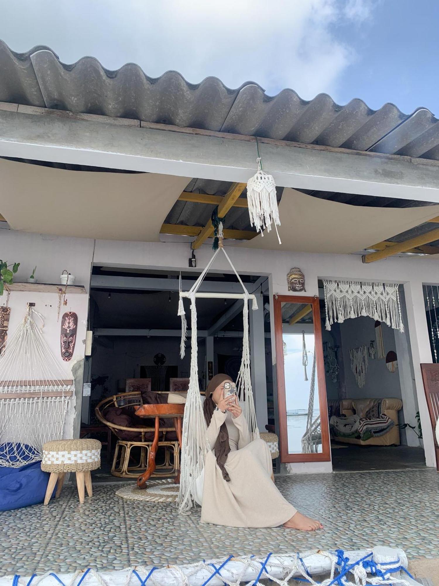 Loyal Friend Hostel Karimunjawa-Inseln Exterior foto