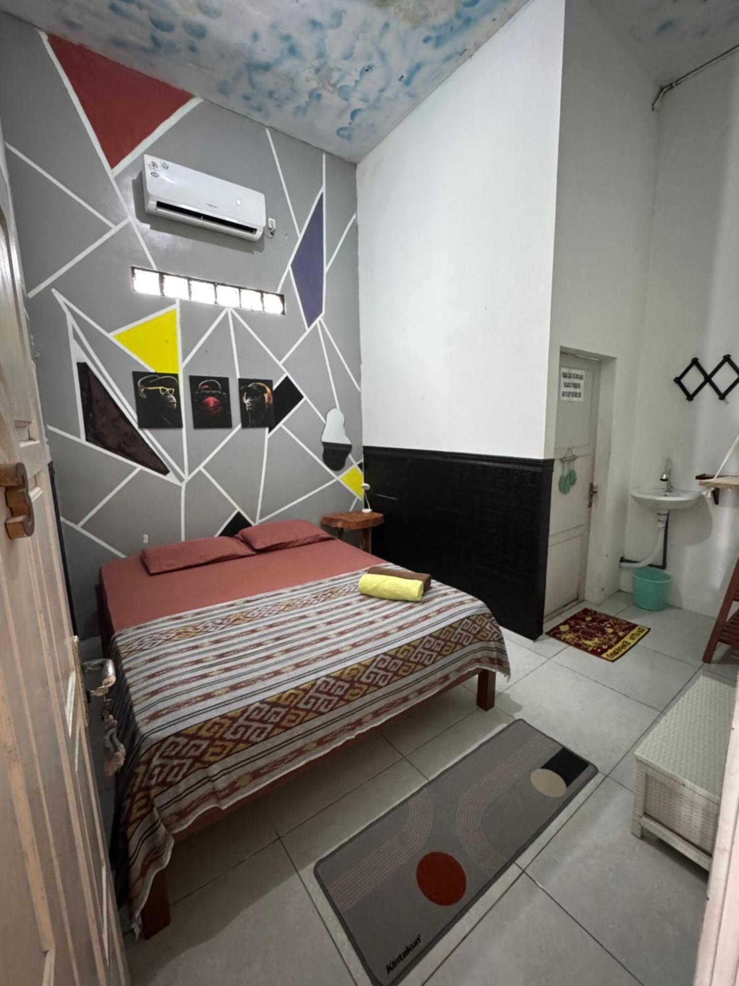 Loyal Friend Hostel Karimunjawa-Inseln Exterior foto